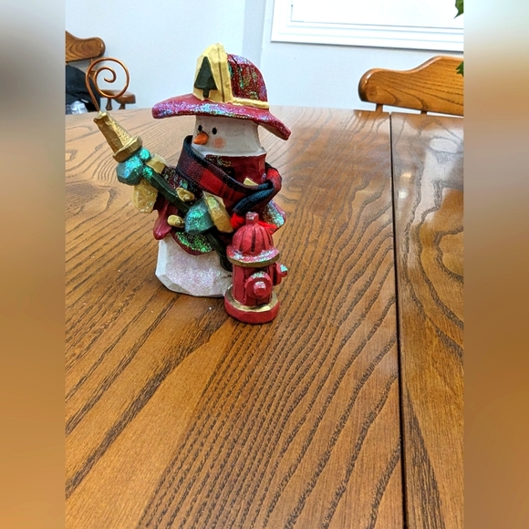 - Kurt S. Adler Inc. Resin firefighter snowman. Christmas figure. 5… - Picture 1 of 5
